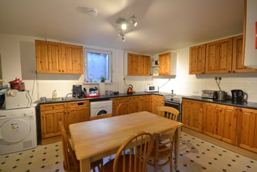 5 bed house, Portland Street, Newtown, Exeter, EX12EG - Image 2