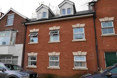 3 bed flat, Victoria Road, St james, Exeter, EX46JB - Image 1