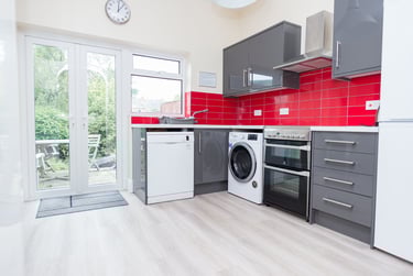 7 bed house, Courtenay Street, St pauls, Cheltenham, GL504LR - Image 1