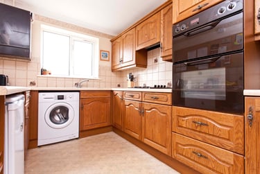 6 bed house, McWilliam Close, Talbot village, Bournemouth, BH125HP - Image 2