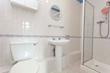 6 bed house, McWilliam Close, Talbot village, Bournemouth, BH125HP - Image 6