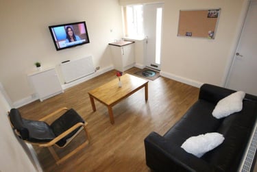 3 bed flat, Ecclesall Road, Ecclesall, Sheffield, S118PF - Image 1