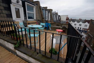 7 bed flat, Finchley Road, West hampstead, London, NW36HS - Image 1