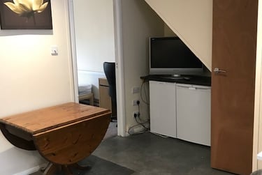 5 bed house, Park Barn Drive, Near university, Guildford, GU28ER - Image 2