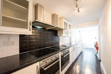 6 bed house, William Street, Sandfields, Swansea, SA13QS - Image 3