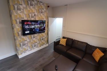 8 bed house, Bouverie Street, Garden lane area, Chester, CH14BR - Image 1