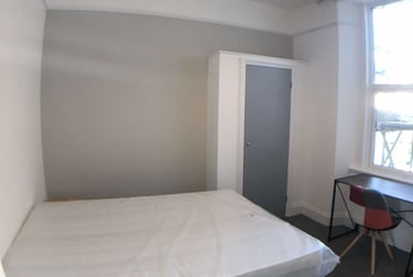 2 bed flat, Ermington Terrace, Mutley, Plymouth, PL46QG - Image 3