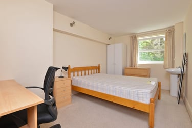 2 bed flat, St. Davids Hill, St davids, Exeter, EX44BE - Image 2