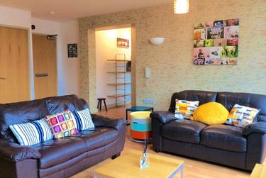 2 bed flat, Portland road, Canning circus, Nottingham, NG74HS - Image 1