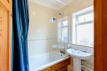 9 bed house, Pine avenue, Near university, Bournemouth, BH124AG - Image 2