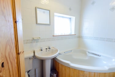 9 bed house, Pine avenue, Near university, Bournemouth, BH124AG - Image 3