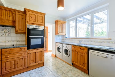 9 bed house, Pine avenue, Near university, Bournemouth, BH124AG - Image 1