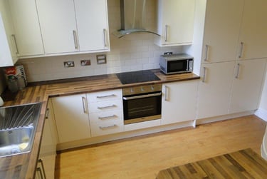 6 bed house, Clarke street, Near university, Sheffield, S102BS - Image 2