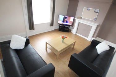 6 bed house, Clarke street, Near university, Sheffield, S102BS - Image 1