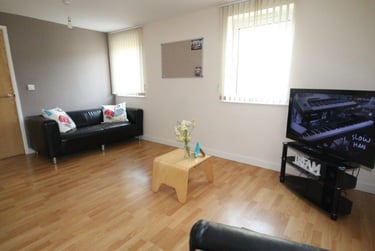 3 bed flat, Broom street, Central, Sheffield, S102DA - Image 2