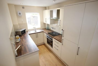 4 bed house, Broom walk, City centre, Sheffield, S37XE - Image 2