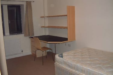 5 bed flat, Kirkstall Lane, Kirkstall, Leeds, LS53BE - Image 2