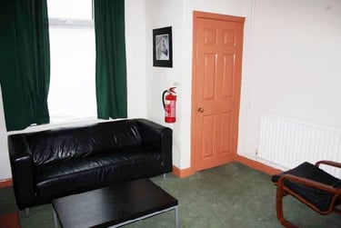2 bed house, Amber street, The groves, York, YO318NG - Image 1