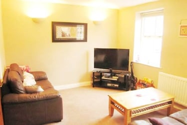 3 bed flat, Penley's grove street, Groves, York, YO317PN - Image 1