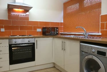3 bed house, Jedburgh street, Near university, Middlesbrough, TS12HX - Image 1