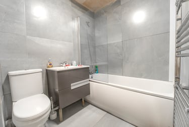 3 bed flat, Upper park rd, egerton court, Victoria park, Manchester, M145SL - Image 5