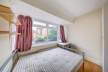 4 bed house, The bittoms, Near university, Kingston, KT12AR - Image 3