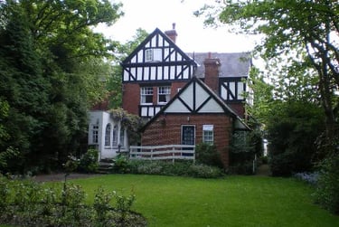 4 bed house, Victoria road, Hyde park, Leeds, LS61DL - Image 1