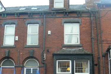 6 bed house, Royal park road, Hyde park, Leeds, LS61HW - Image 1