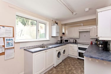 5 bed house, Fraser road, Wallisdown, Bournemouth, BH125AY - Image 1