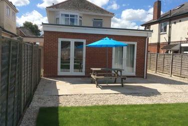 3 bed flat, Wallisdown Road, Wallisdown, Bournemouth, BH118PP - Image 1