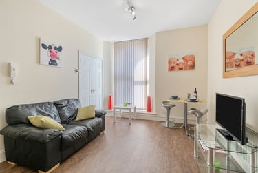 2 bed flat, Bedford terrace, North hill, Plymouth, PL48EY - Image 1