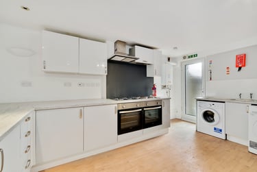 8 bed house, Hillside Avenue, Central, Plymouth, PL46PR - Image 2