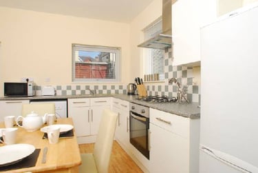5 bed house, Hamilton Gardens, Near university, Plymouth, PL46PQ - Image 1