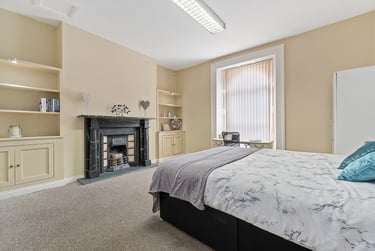 3 bed flat, Bedford Terrace, North hill, Plymouth, PL48EY - Image 1