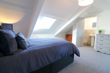 7 bed house, May Terrace, Lipson, Plymouth, PL48PP - Image 2