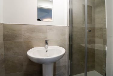 7 bed house, May Terrace, Lipson, Plymouth, PL48PP - Image 4