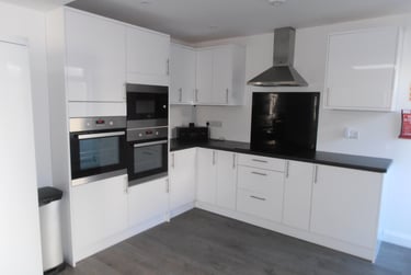 7 bed house, May terrace, Near university, Plymouth, PL48PP - Image 1