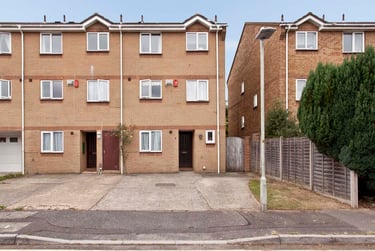 6 bed house, McWilliam Close, Talbot village, Bournemouth, BH125HP - Image 1