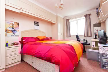 6 bed house, McWilliam Close, Talbot village, Bournemouth, BH125HP - Image 4