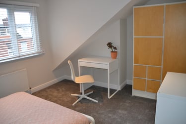 4 bed house, Woodside Place, Burley, Leeds, LS42QU - Image 3