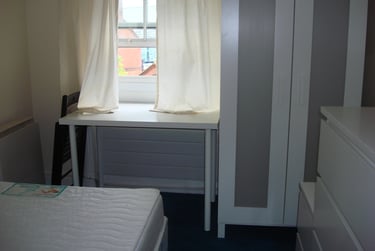 4 bed flat, Hampshire terrace (opposite student's union), Near university, Portsmouth, PO12QF - Image 5
