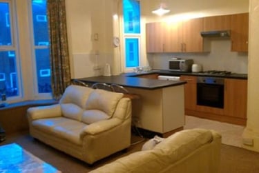 5 bed flat, Nightingale road (Walking distance to UNI), Southsea, Portsmouth, PO53JJ - Image 1