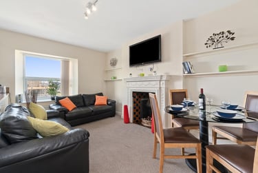 6 bed flat, Bedford terrace, North hill, Plymouth, PL48EY - Image 1