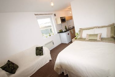 1 bed studio, Studio 10 the cube 5 gibbon lane, Near university, Plymouth, PL48EB - Image 1