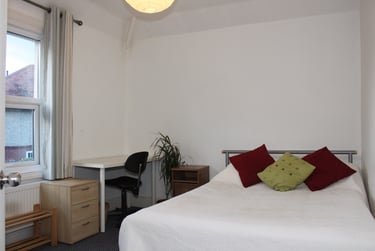 5 bed house, Langhorn Road, Swaythling, Southampton, SO163TP - Image 2