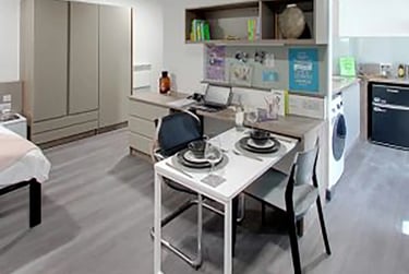 Premium Plus Penthouse Studio at Sycamore House, Woodhouse Square, Kirkstall, Leeds, LS31BP - Image 3