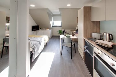 Premium Penthouse Studio at Sycamore House, Woodhouse Square, Kirkstall, Leeds, LS31BP - Image 1