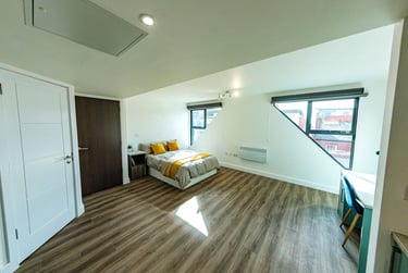 Extra Large Studio at The Nest, 100-104 Derby Road, City Centre, Nottingham, NG15FB - Image 2