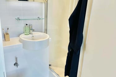 Silver Ensuite  at Redgate, Traffic Street, Castle Boulevard, Nottingham, NG21NE - Image 3