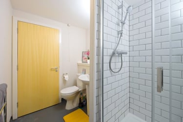 Newly Refurbished 5 Bed Flat with Double Bed at Keiller Court, Horsewater Wynd, City Centre, Dundee, DD15DS - Image 2